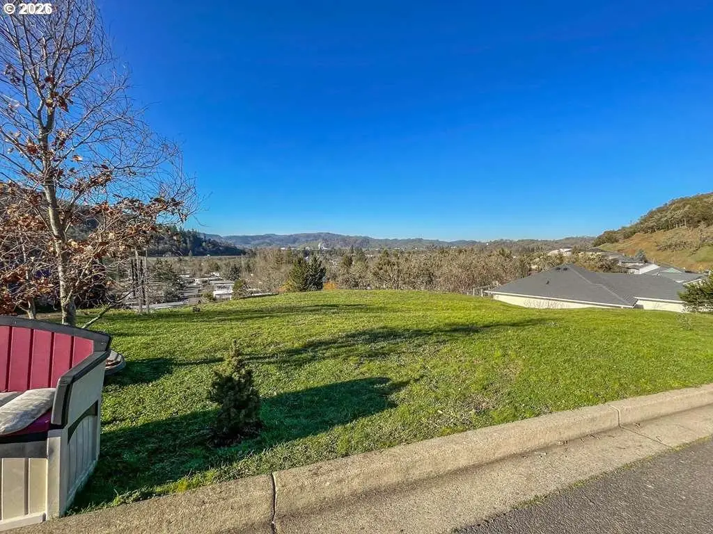 448 N View Dr, Roseburg, OR 97470 - #1