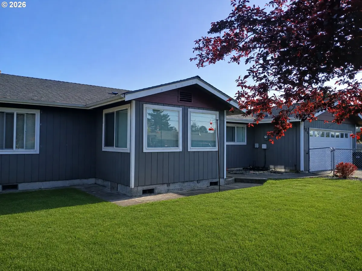 309 S Hazel St, Brookings, OR 97415 - #1