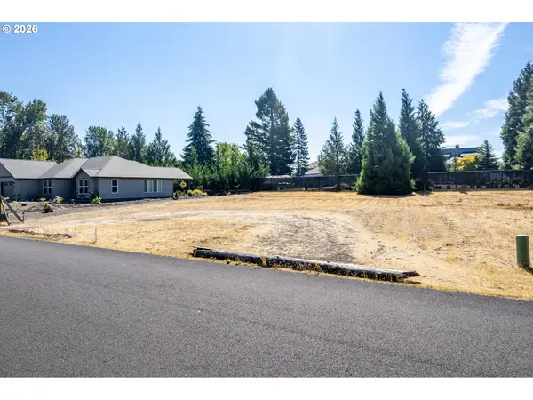 211 Columbia Point Rd, Longview, WA 98632