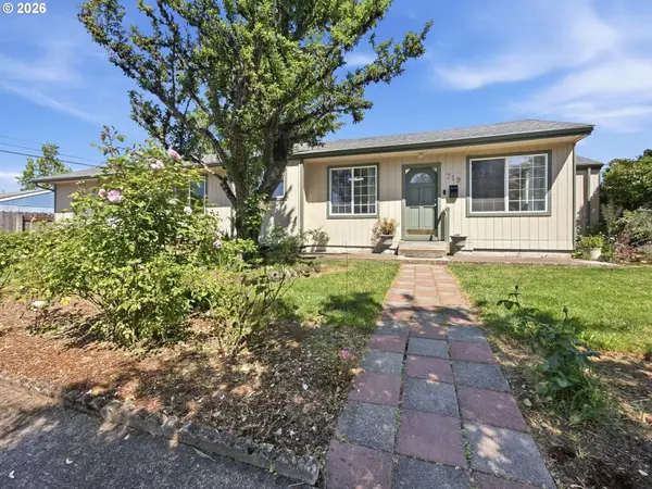 719 18th St, Springfield, OR 97477