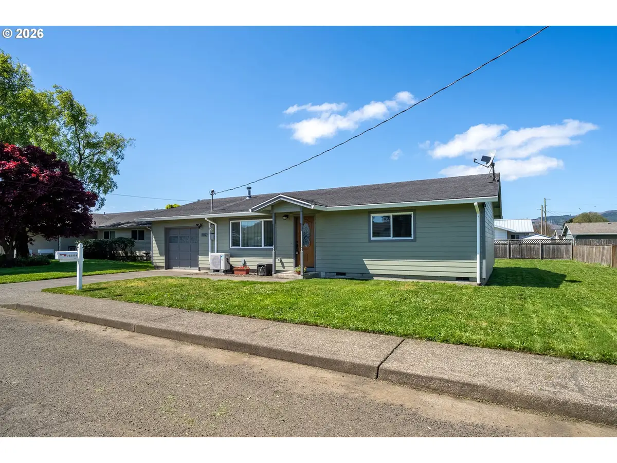 702 Ash Ave, Tillamook, OR 97141 - #1