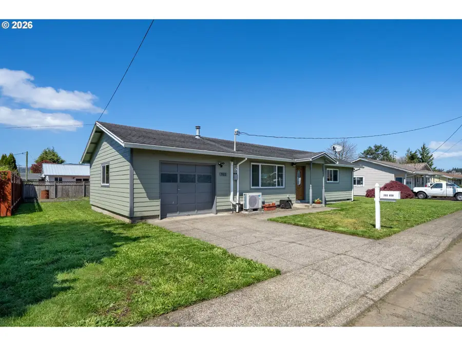 702 Ash Ave, Tillamook, OR 97141 - #2