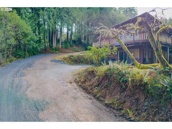 94448 Shelley Ln, Coquille, OR 97423