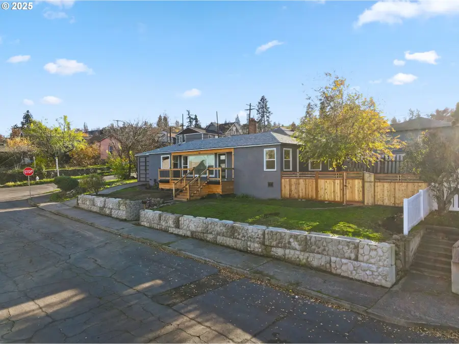 602 W 13th St, The Dalles, OR 97058 - Image #2