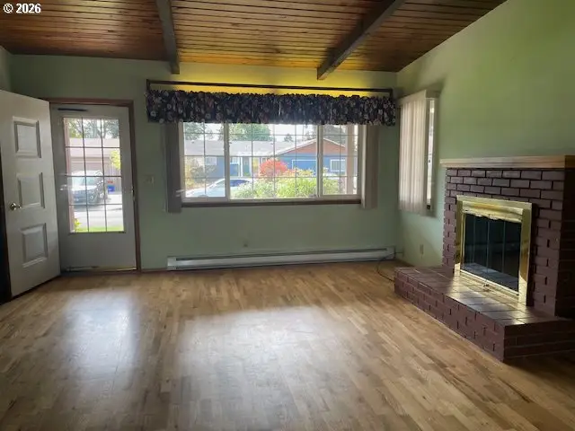 1466 W Fairview Dr, Springfield, OR 97477 - #2