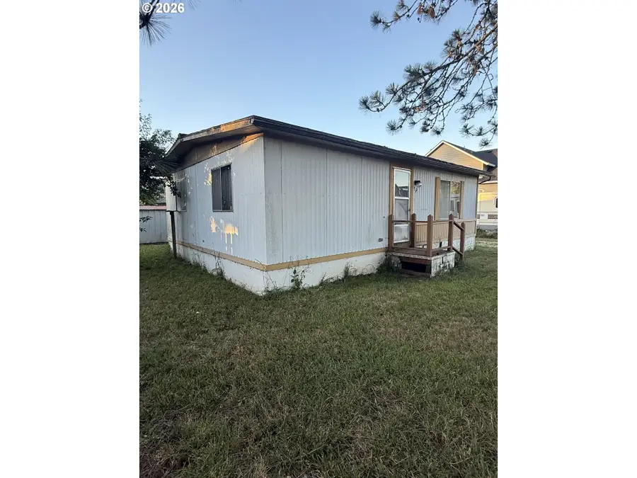 940 E 1st St, Yamhill, OR 97148 - #2