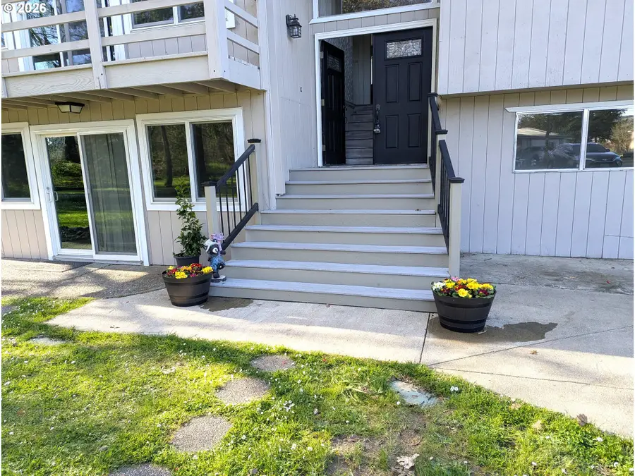 3905 Carnes Rd, Roseburg, OR 97471 - #3