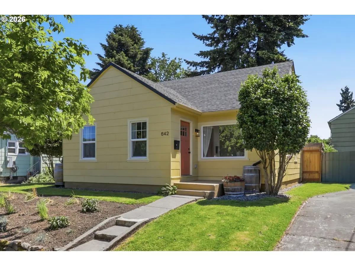642 NE Holland St, Portland, OR 97211 - #1
