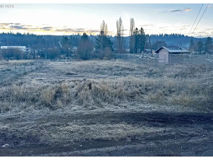 111 S Wasco Ave, Chiloquin, OR 97624 - #2