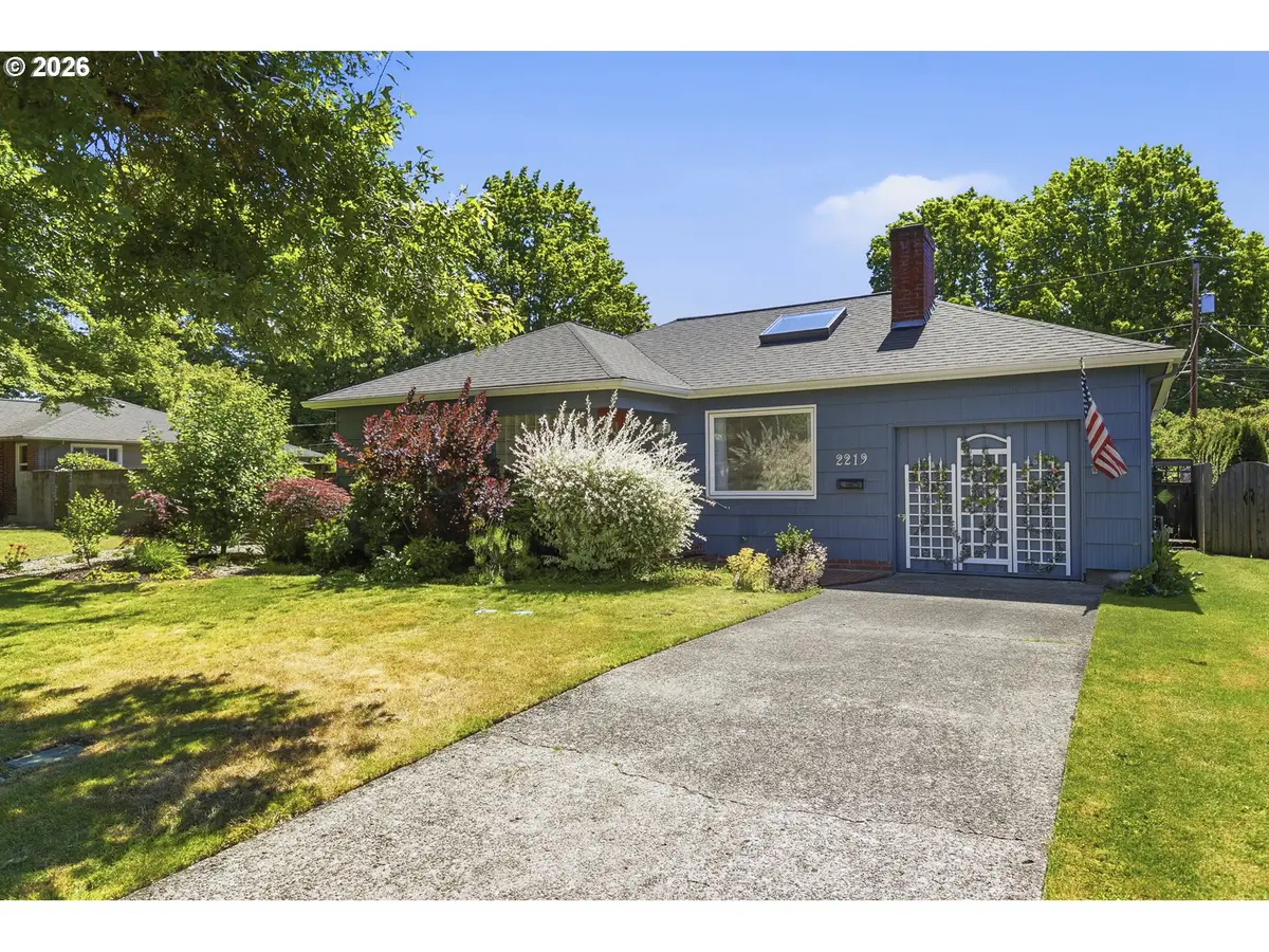 2219 Washington Way, Longview, WA 98632 - #1
