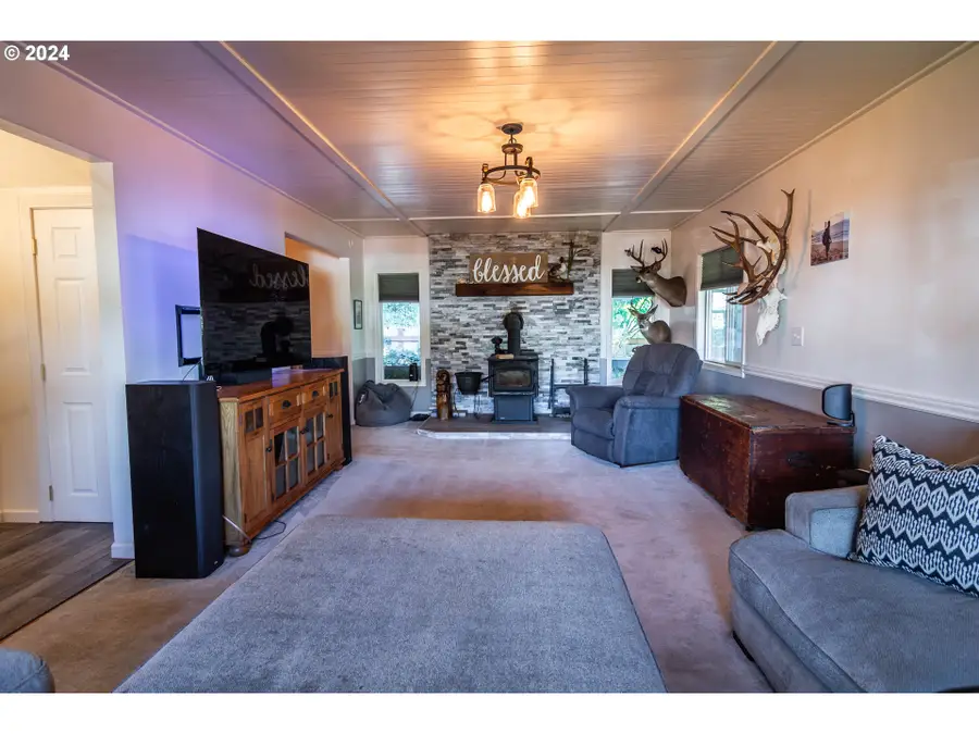 127 Deaton Ct, Canyonville, OR 97417 - #2