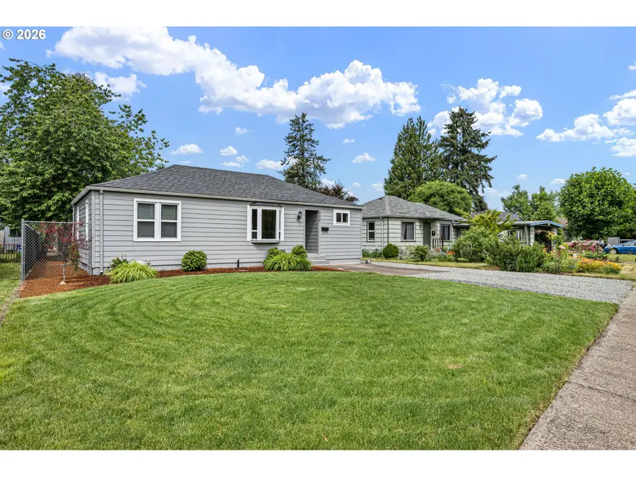956 1st St, Springfield, OR 97477 - #2
