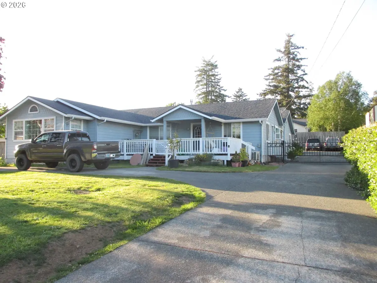 910 Easy St, Brookings, OR 97415 - #1