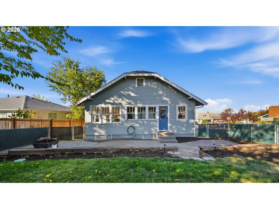 1218 E 11th St, The Dalles, OR 97058 - #3