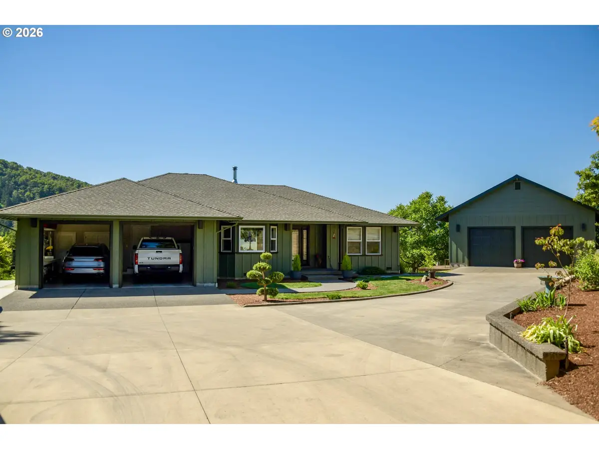 3952 Del Rio Rd, Roseburg, OR 97471 - #1