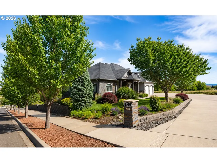 121 Ridge Dr, La Grande, OR 97850 - #2