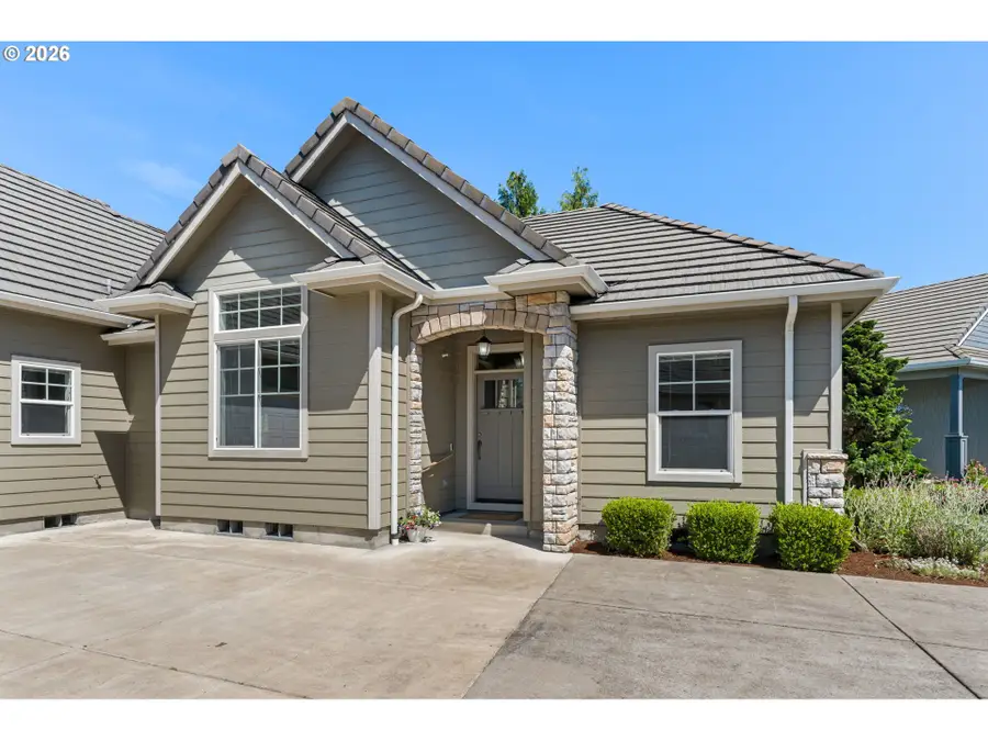 225 Pebble Beach Dr, Creswell, OR 97426 - #3