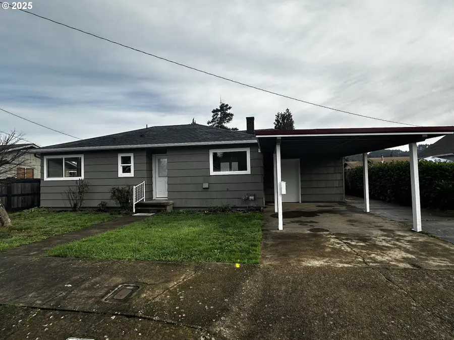 818 S 1st St, Cottage Grove, OR 97424 - Image #2