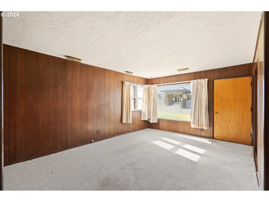 1221 7th St, Umatilla, OR 97882 - #2