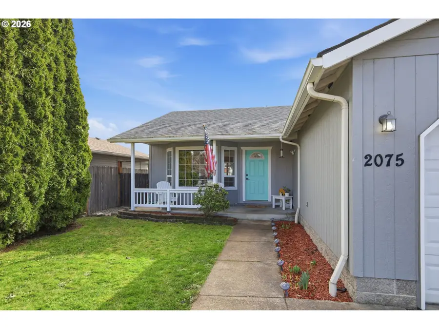 2075 Bryant Ave, Cottage Grove, OR 97424 - #2