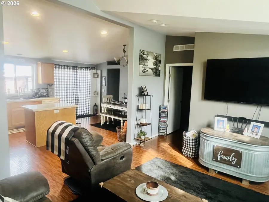 3097 SW River View Dr, Pendleton, OR 97801 - #3