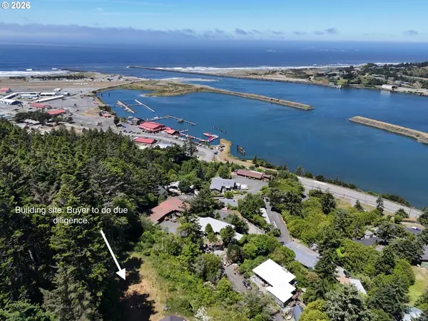 Rogue View Ln, GoldBeach, OR 97444