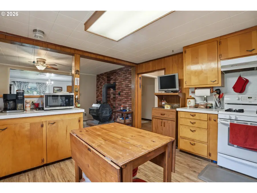 48974 SE Fairview St, Mill City, OR 97360 - #3