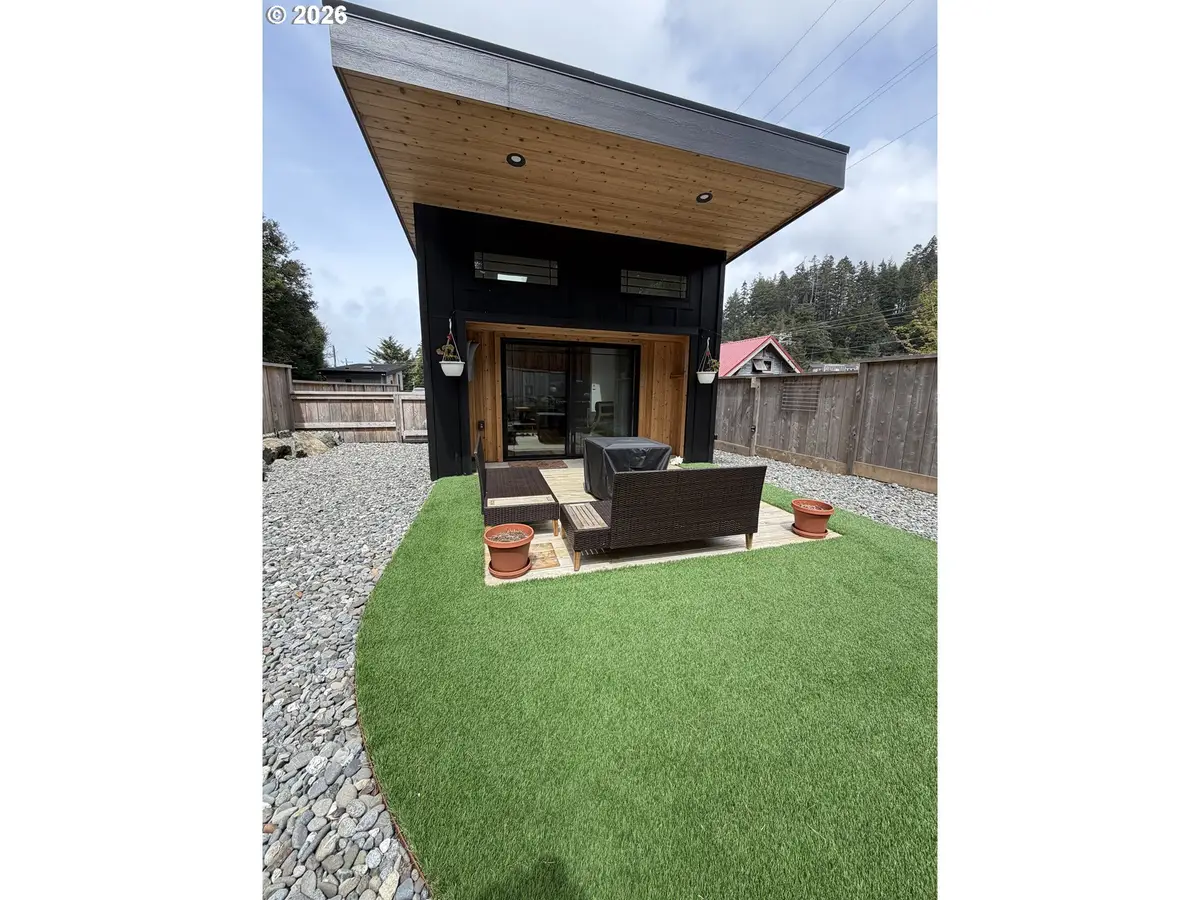 94254 11th St, Gold Beach, OR 97444 - #1