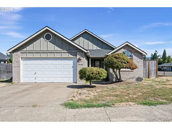 5792 E St, Springfield, OR 97478
