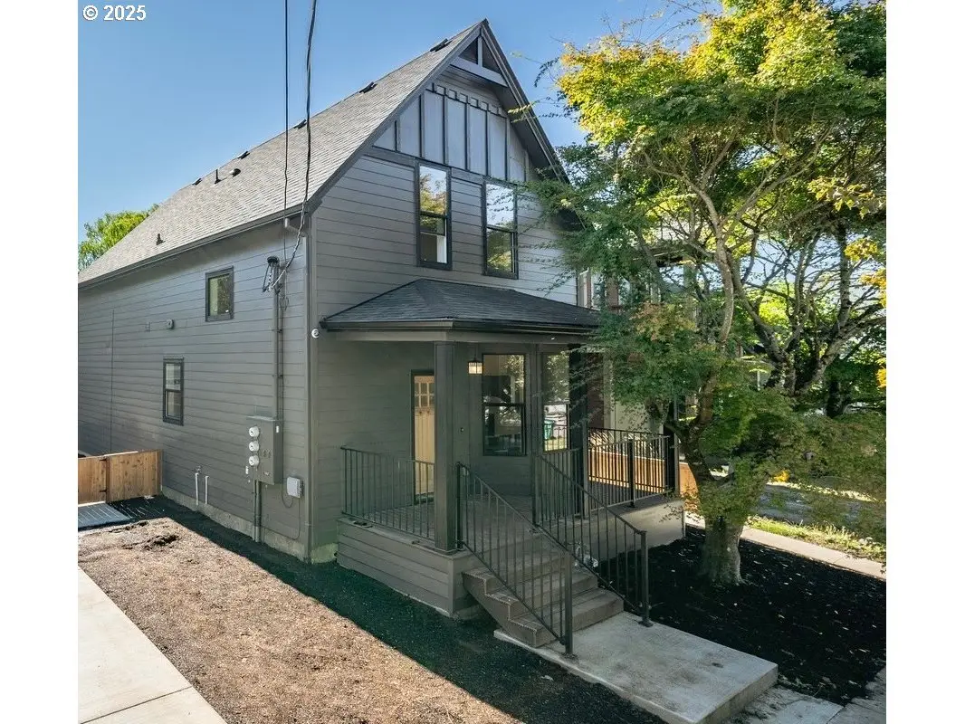 4234 SE Yamhill St #A, Portland, OR 97215 - Image #1