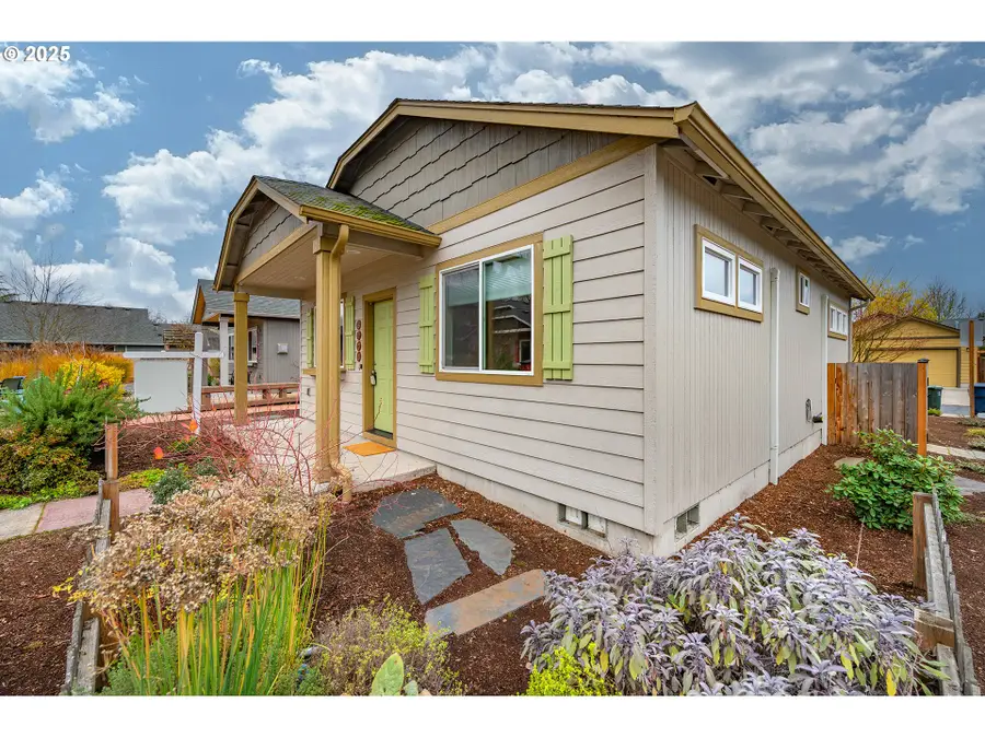 3023 Hummingbird Ln, Eugene, OR 97405 - Image #2