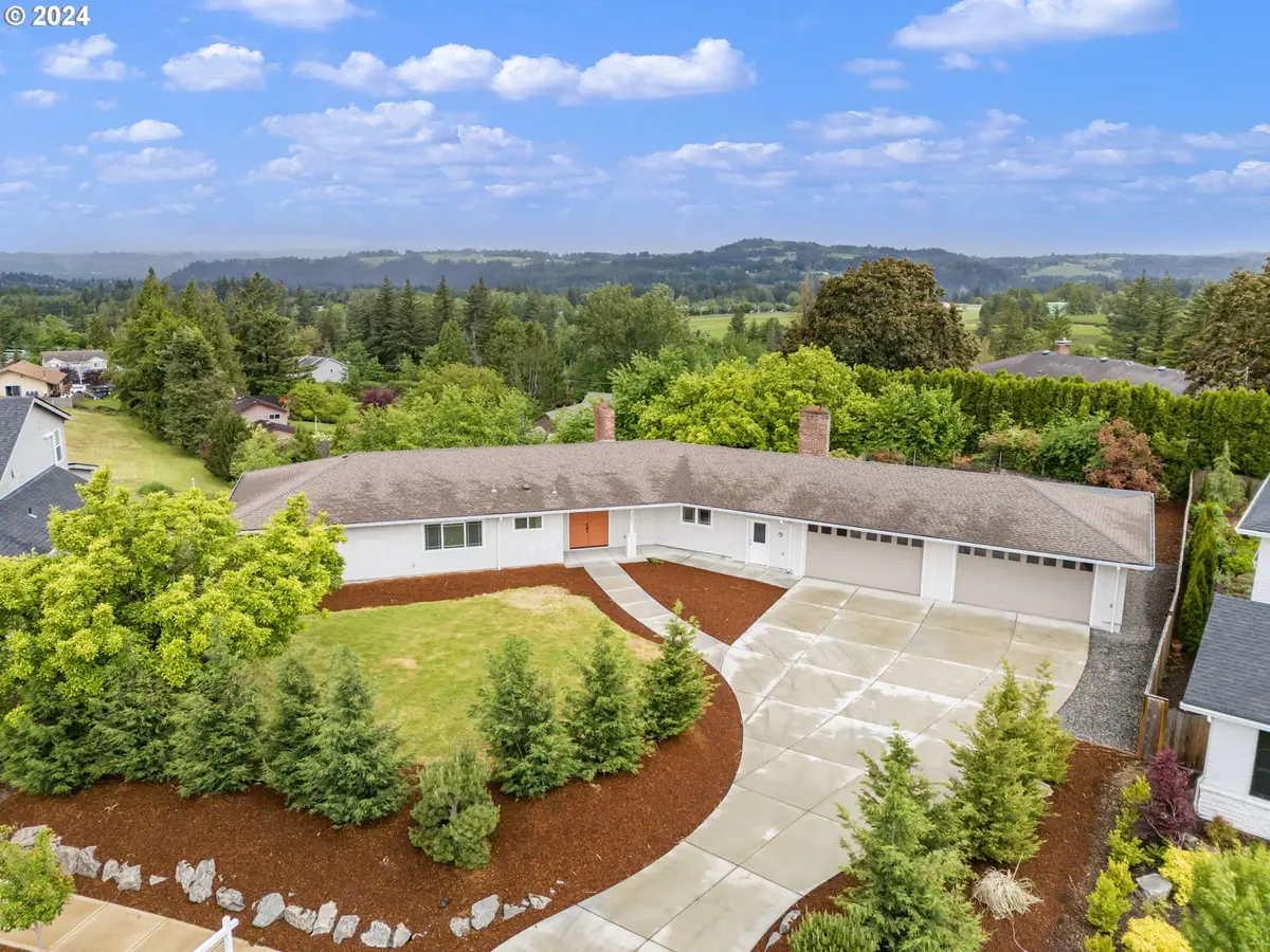 352 NE Lovrien Ave, Gresham, OR 97030 - #1