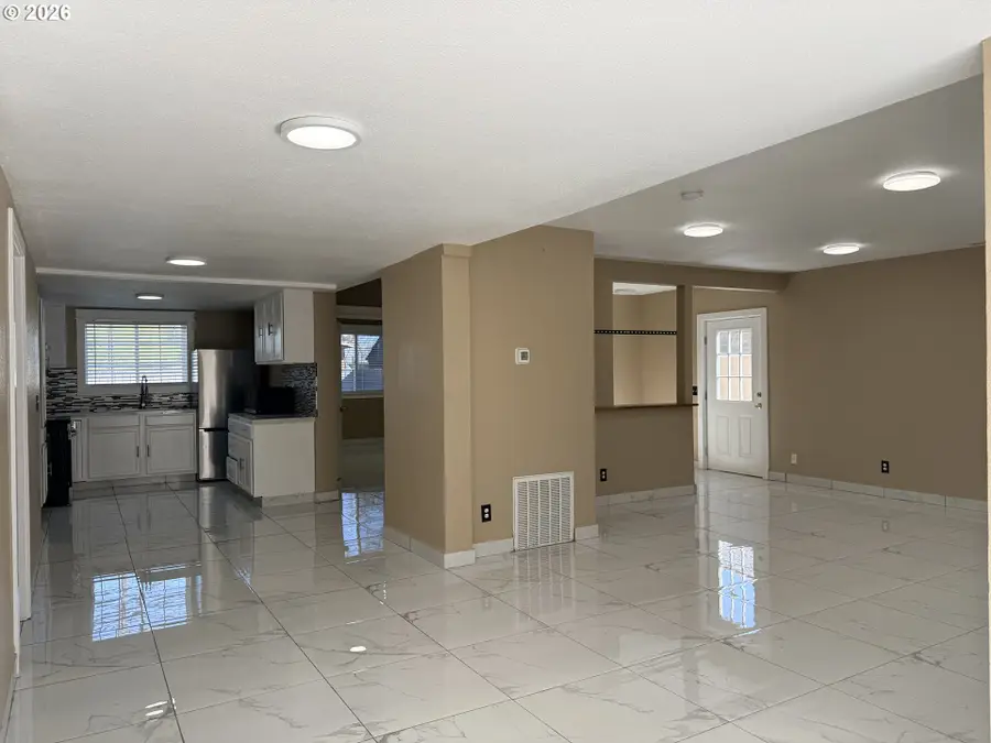 1750 NE North St, Hermiston, OR 97838 - #2