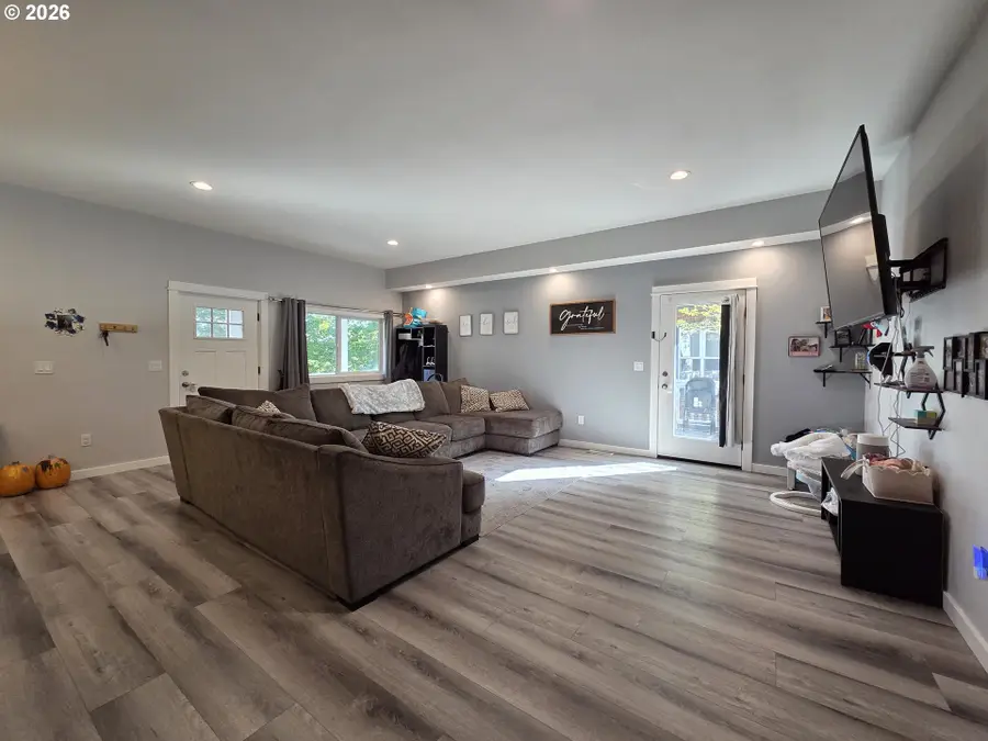 906 N Ave, La Grande, OR 97850 - #3