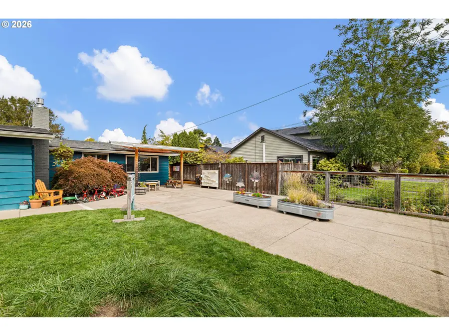 2747 Bailey Ln, Eugene, OR 97401 - #3