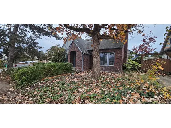 5836 NE Halsey St, Portland, OR 97213