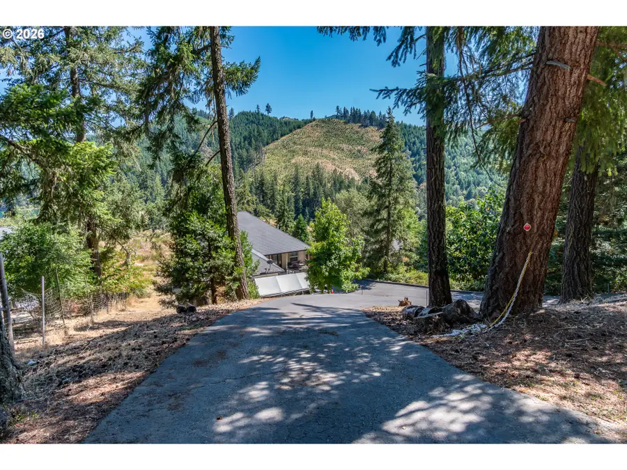1836 Lakeview Dr, Sutherlin, OR 97479 - #2