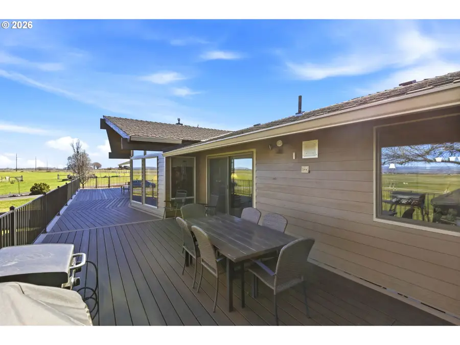 33317 Schulz Ln, Hermiston, OR 97838 - #2