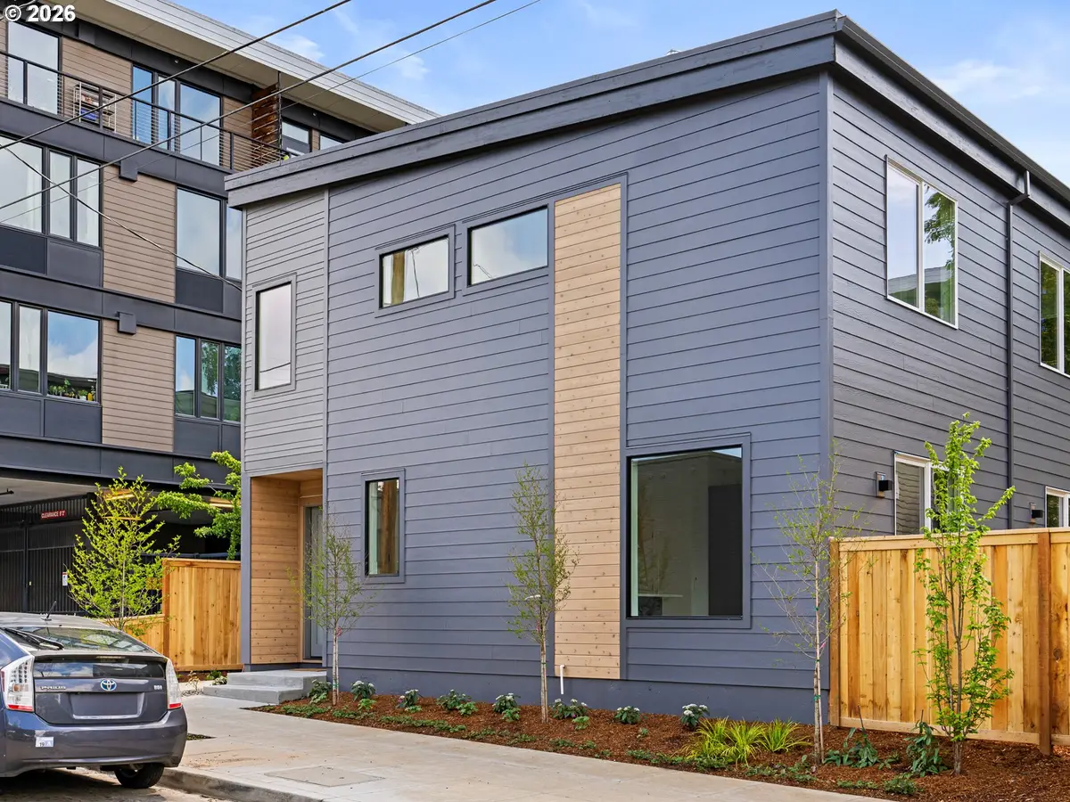 4920 SE Caruthers St #2, Portland, OR 97215 - Image #1