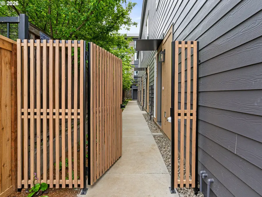 4920 SE Caruthers St #2, Portland, OR 97215 - Image #2