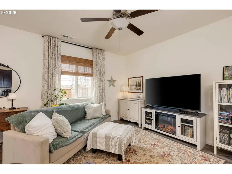 2097 NW Woodland Dr, McMinnville, OR 97128 - #3