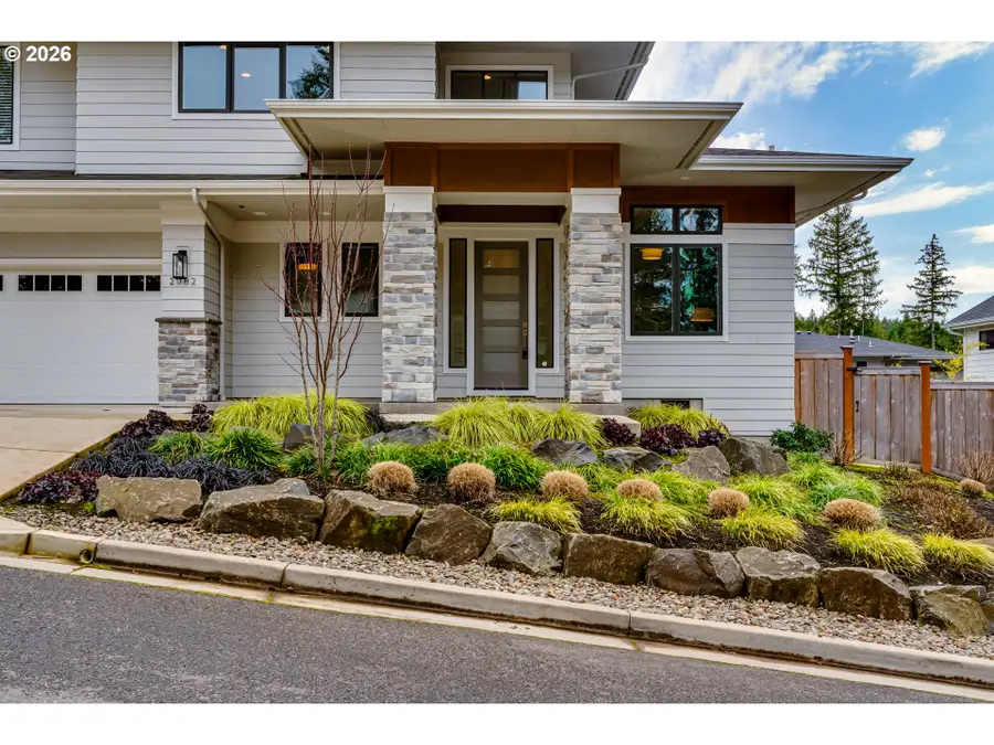 2082 Golfview Ct, Eugene, OR 97403 - #3