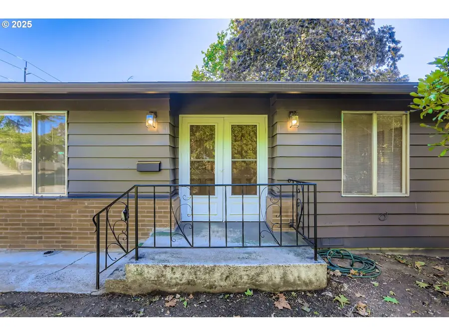 1014 E 6th St, Newberg, OR 97132 - Image #2