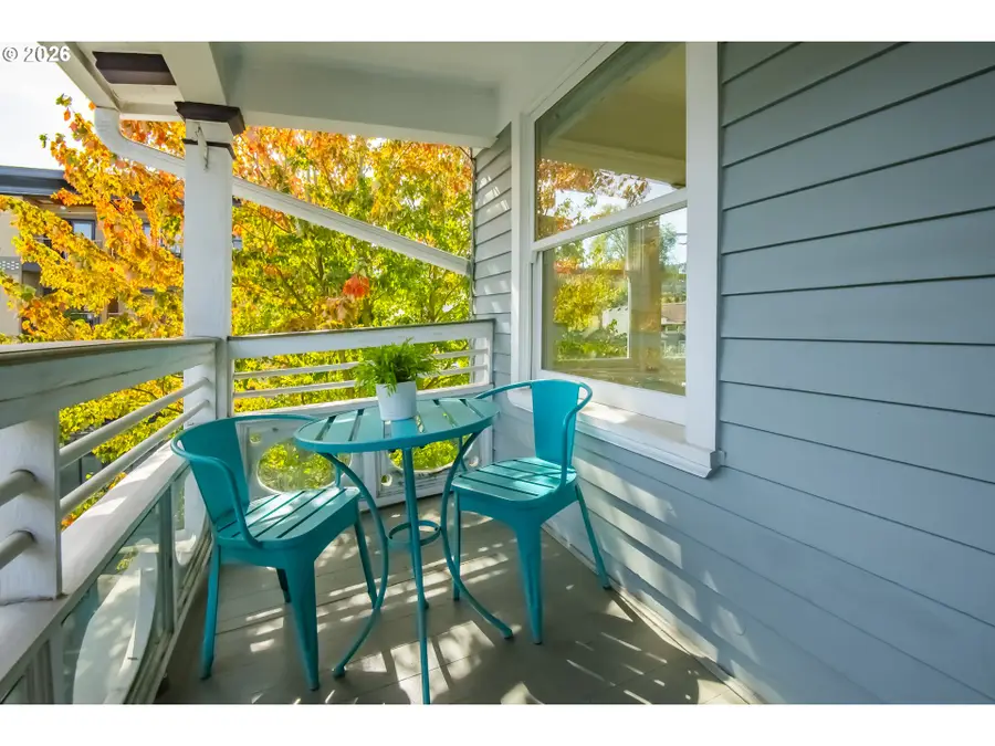 2127 NW Irving St #301, Portland, OR 97210 - #2