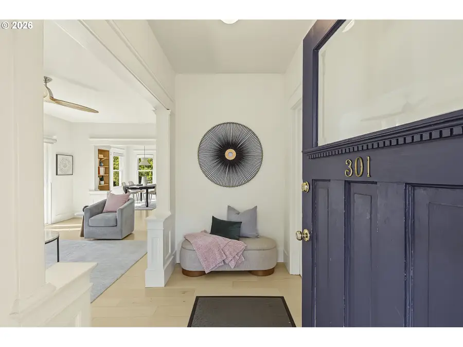 2127 NW Irving St #301, Portland, OR 97210 - #3