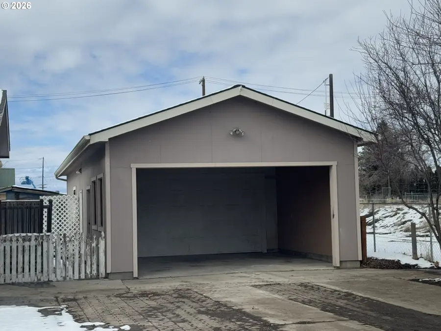 1037 Tamar St, Baker City, OR 97814 - #2