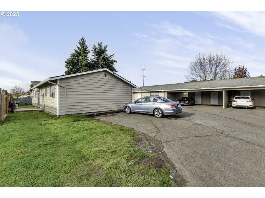 2724 N Davis Ct, Cornelius, OR 97113 - Image #2