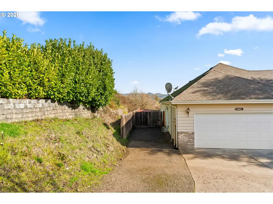 4759 Melody Ln, Roseburg, OR 97471 - #3