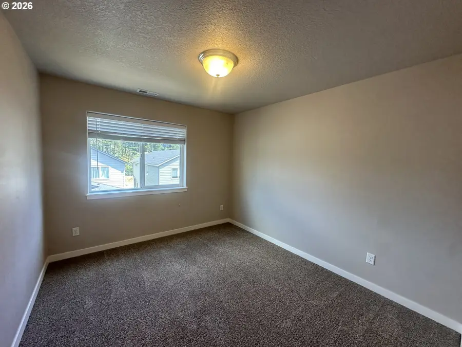 1297 SE Windsong Dr, Cascade Locks, OR 97014 - #2
