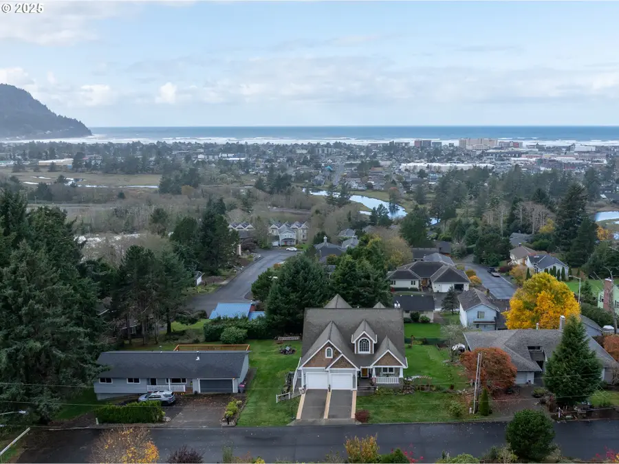 360 Hilltop Dr, Seaside, OR 97138 - Image #2